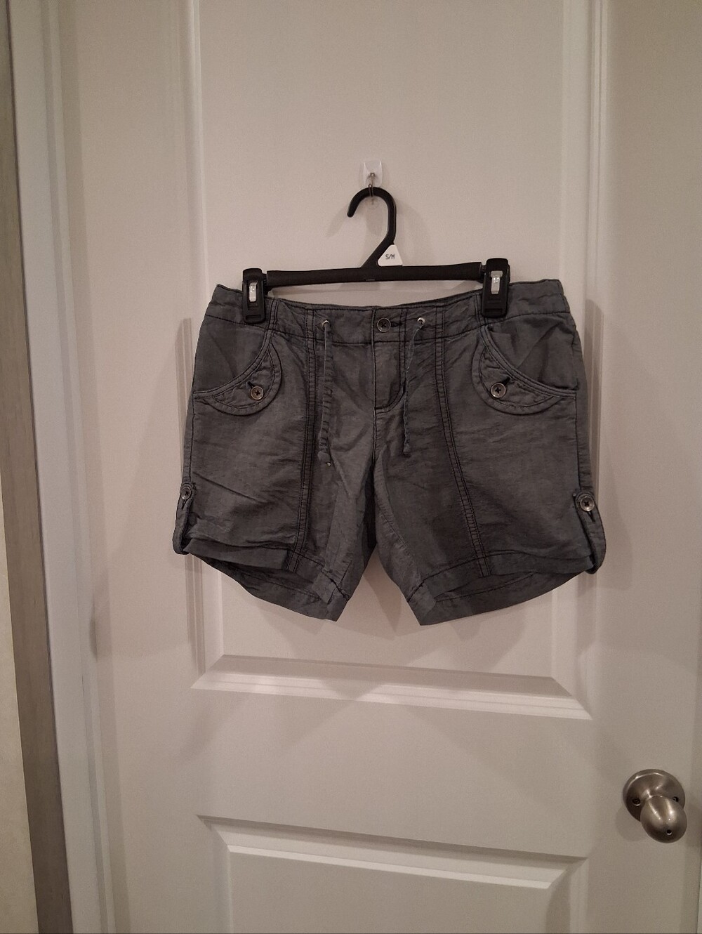 Vans Off The WallWomen's Grey Utility Bermuda Shorts with Pocket Detailing Size3